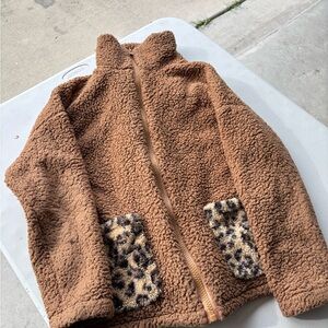 Cozy Brown Sherpa Jacket with Leopard Print Pockets